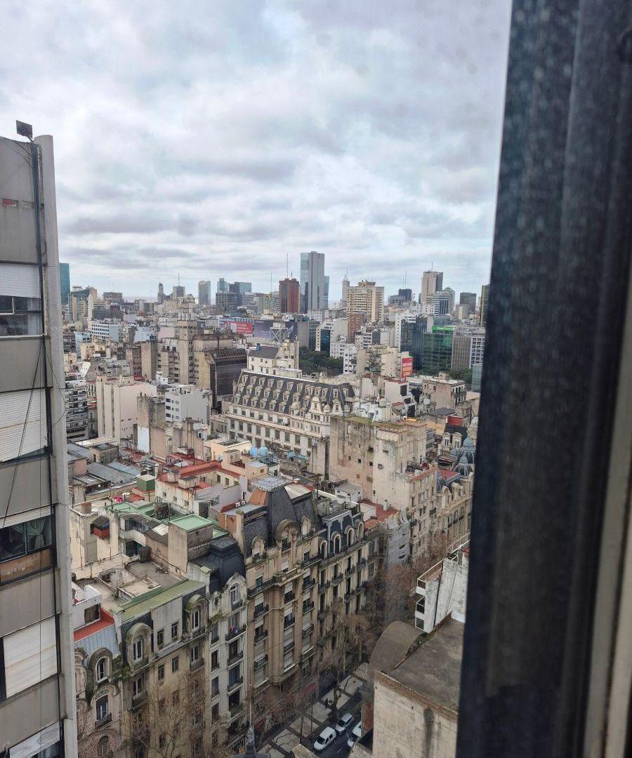 Foto de Dos ambientes en piso alto muy luminoso, vigilancia 24 hs., imagen 2