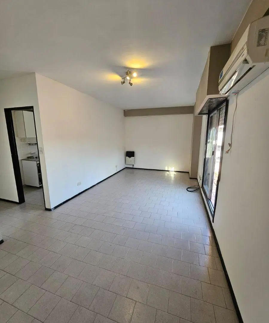 3 AMBIENTES CON TERRAZA PROPIA DE 25M2- DORMITORIO Y LIVING CON AIRE ACOND.. ACEPTA CAUCION. ESPECT. 4