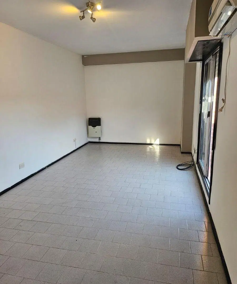 3 AMBIENTES CON TERRAZA PROPIA DE 25M2- DORMITORIO Y LIVING CON AIRE ACOND.. ACEPTA CAUCION. ESPECT. 8