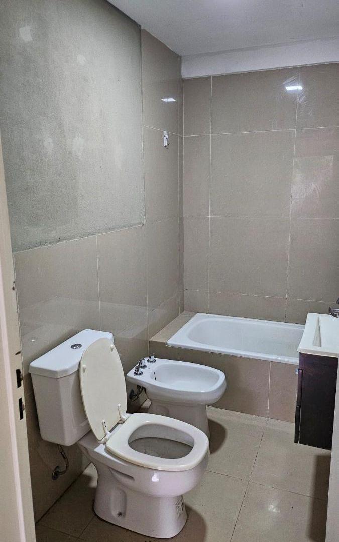 Foto de MONOAMBIENTE CON BALCON + AIRE+ BAÑO COMPLETO+ COCINA ELECTRICA, imagen 4