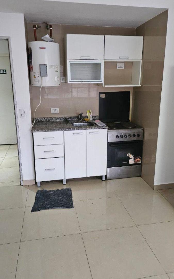 Foto de MONOAMBIENTE CON BALCON + AIRE+ BAÑO COMPLETO+ COCINA ELECTRICA, imagen 2