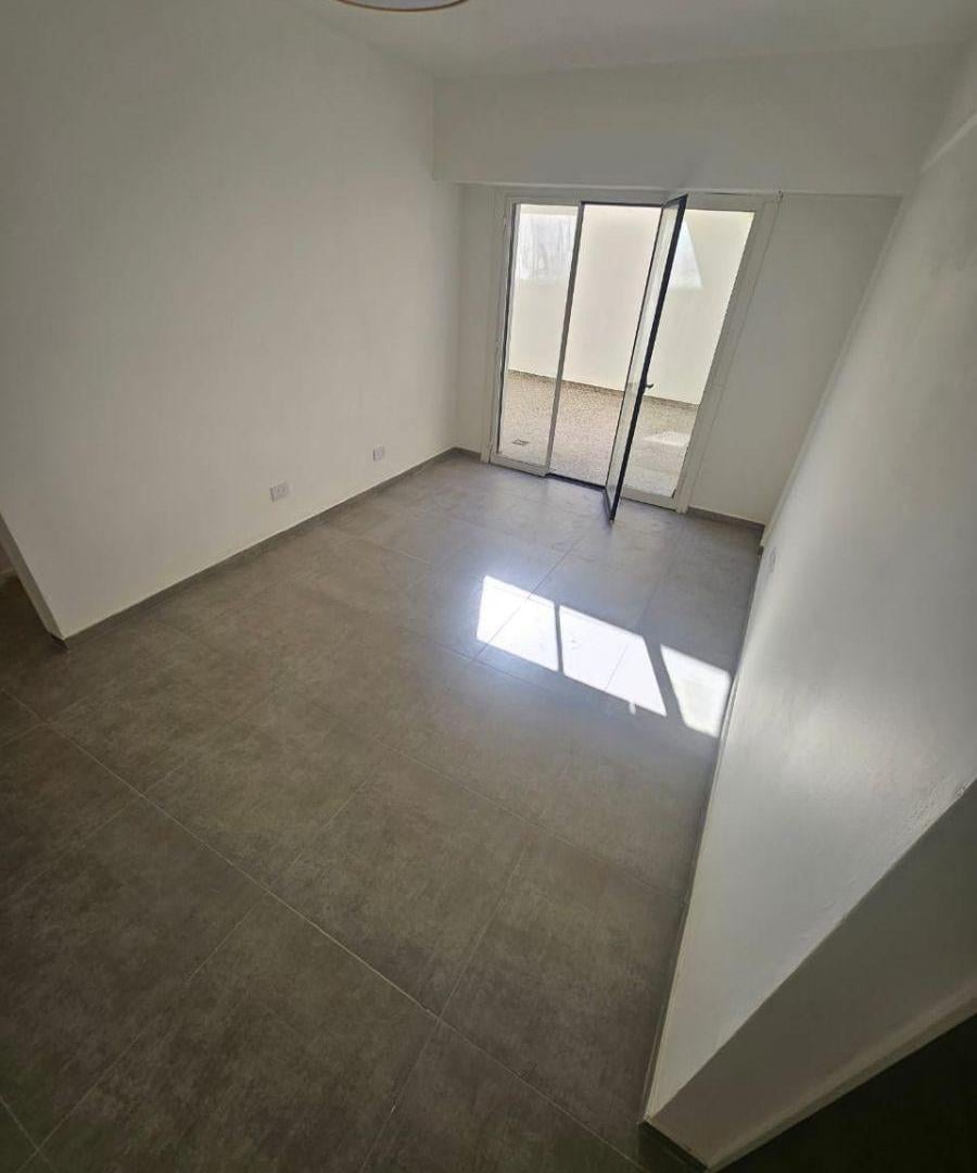 Foto de Senillosa 300 - Gran Patio - Refaccionado a nuevo - Pintado - Caballito, imagen 4