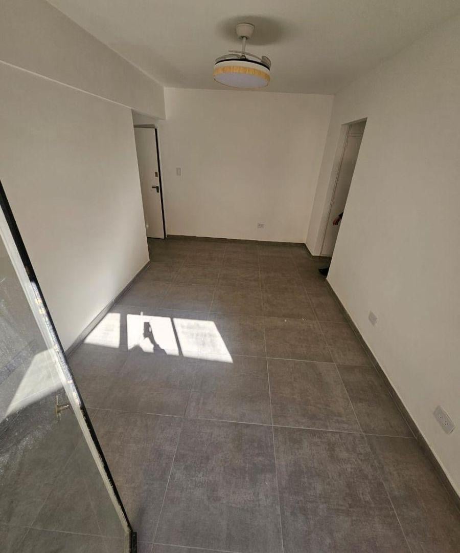 Foto de Senillosa 300 - Gran Patio - Refaccionado a nuevo - Pintado - Caballito, imagen 1