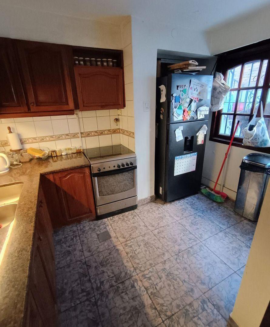 Foto de Casa en venta sobre lote propio en esquina | 5 ambientes | Patio, quincho y excelente ubicación., imagen 4