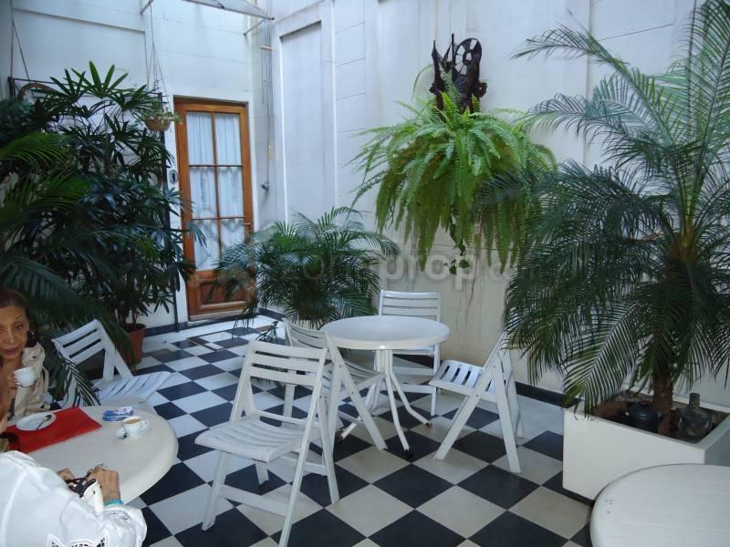 Foto de EXCELENTE LOCAL. Impecable. Beruti al 2700. Alquilado hasta Enero 2027, imagen 3