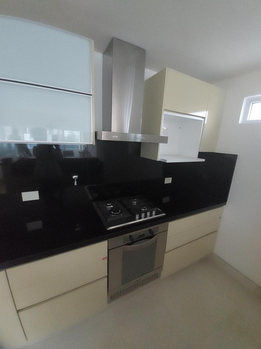 Venta. Excepcional Loft. 3 Ambientes. Terraza Verde Privada con Jacuzzi. Cochera. 4
