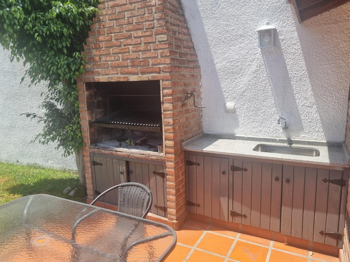 Triplex 224 m². 5 Amb. Cochera, Jardín, Parrilla, Quincho. No Apto Credito 3