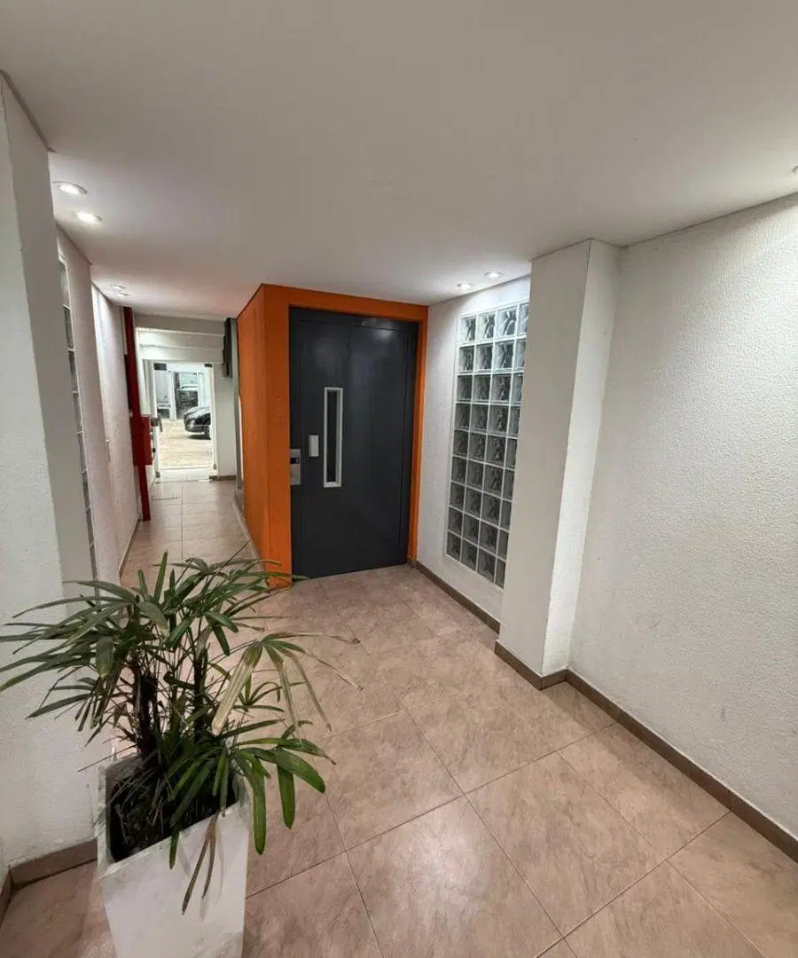 Departamento 2 ambientes en San Martin Centro, con cochera, apto profesional. 4