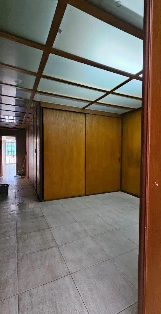 Local comercial sobre Av. Maipú 373. 4
