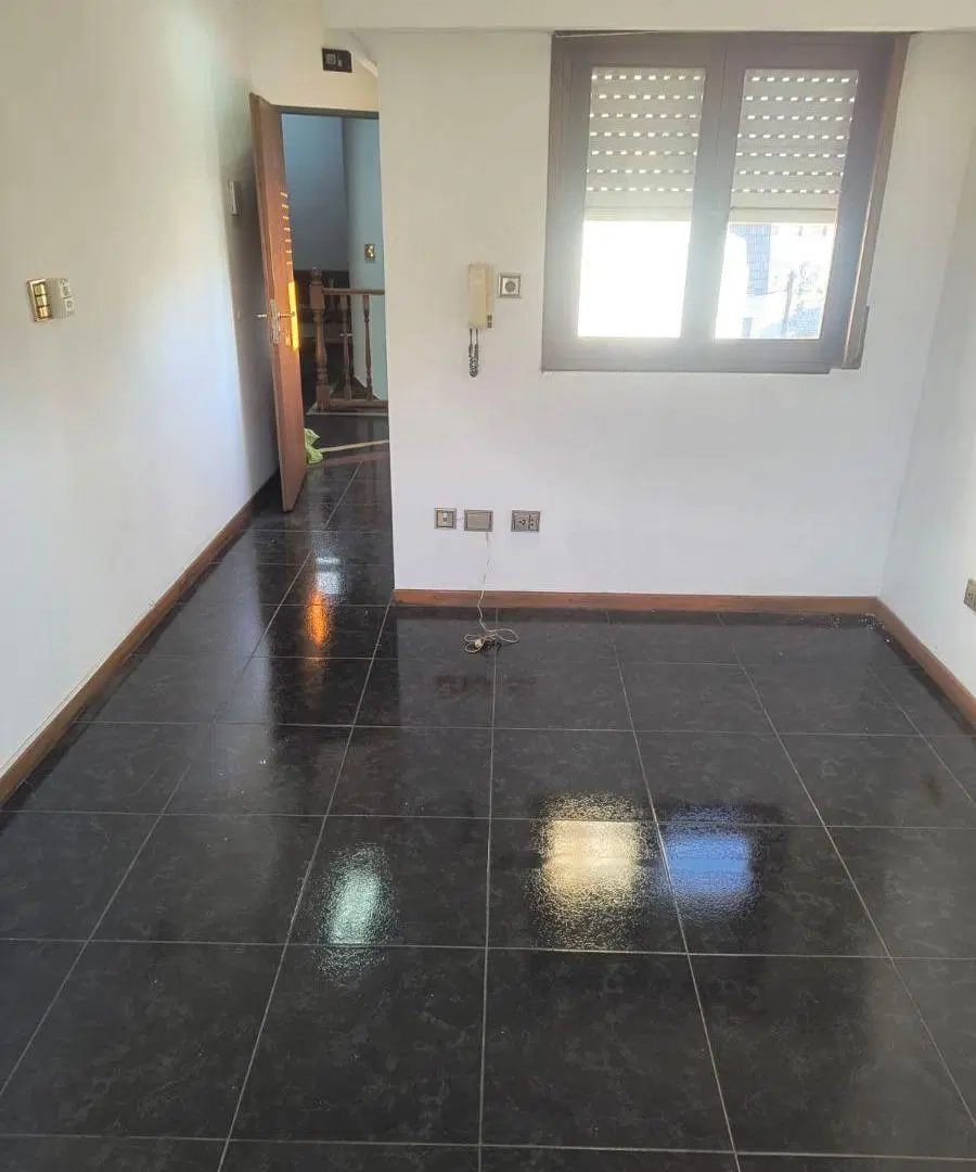 Excelente Oficina Comercial Amoblada en Zona Norte. 4