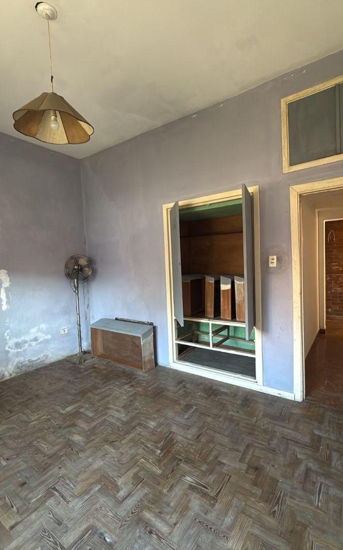 Foto de Chalet desarrollado en dos plantas, para actualizar en Villa Adelina., imagen 5