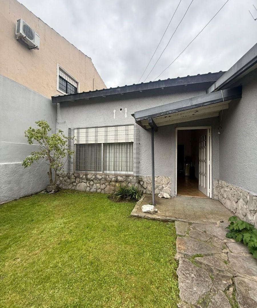Foto de Chalet para actualizar en Florida, sobre lote de 8.66 x 26 m., imagen 3