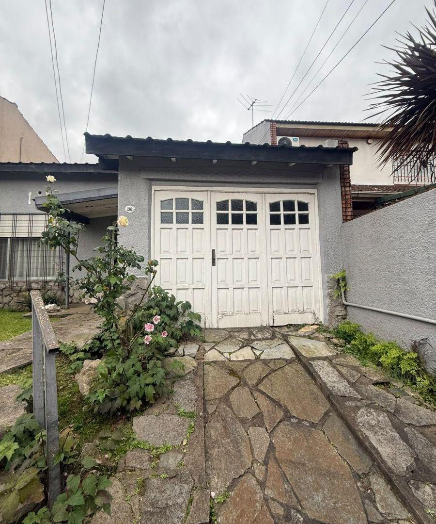 Foto de Chalet para actualizar en Florida, sobre lote de 8.66 x 26 m., imagen 2