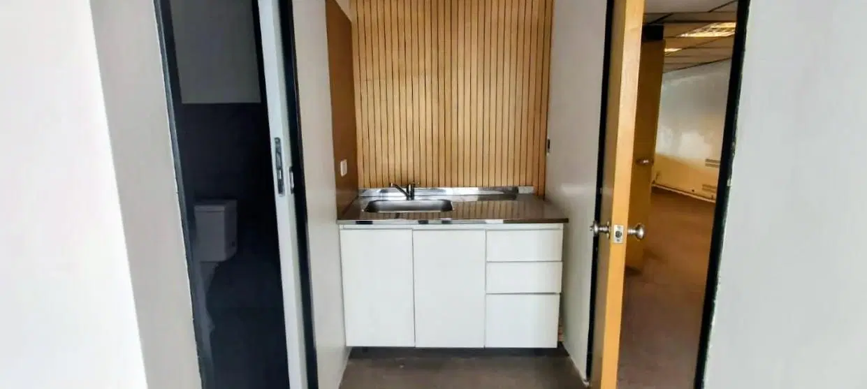 Oficina en Alquiler Oportunidad, mucha luz Piso alto 1