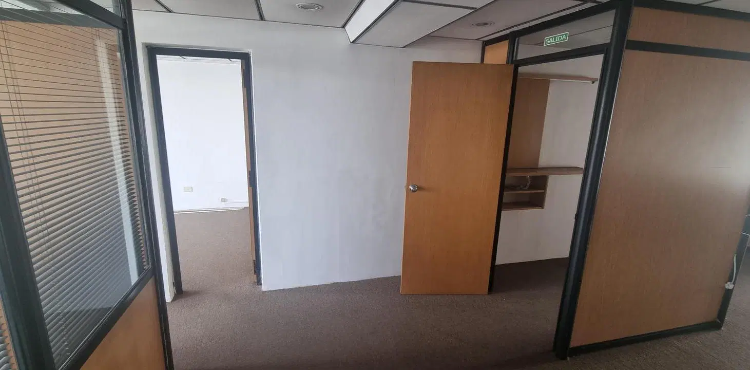 Oficina en Alquiler Oportunidad, mucha luz Piso alto 4