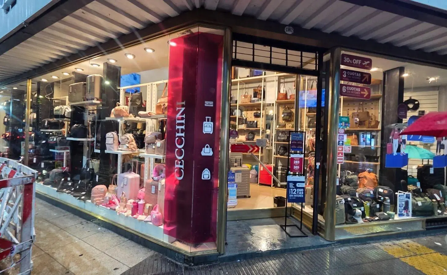 Local en esquina estratégica Cabildo y Sucre 4