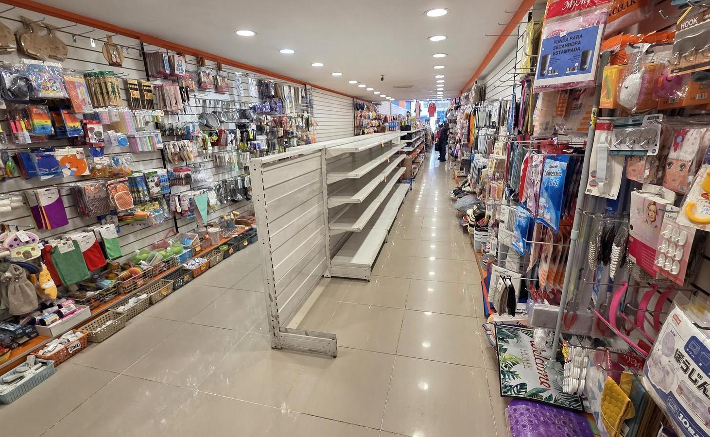 Foto de Local Comercial en Alquiler sobre Av. Santa Fe al 2500 – 60 m de Fondo, imagen 1