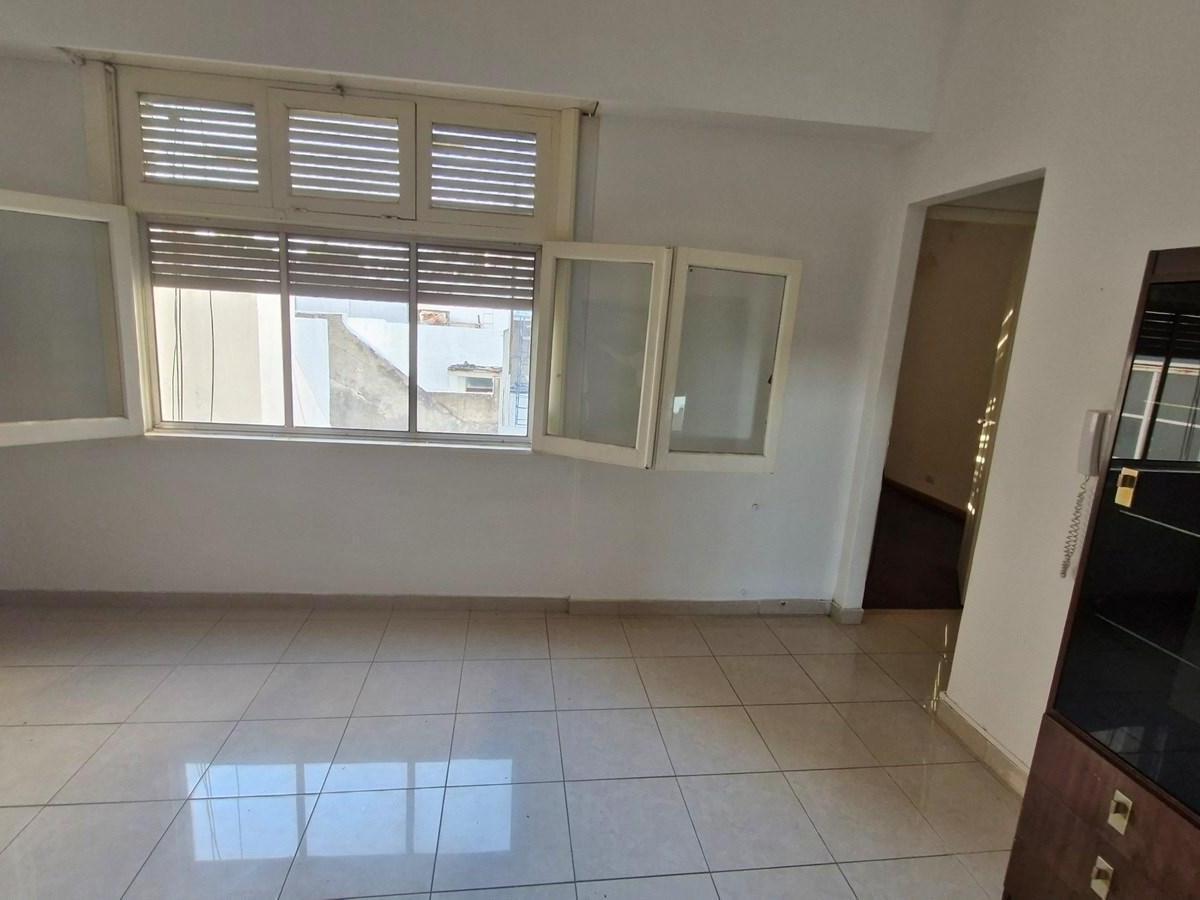 Amplio Departamento en Venta. Muy Luminoso y Tranquilo. 1