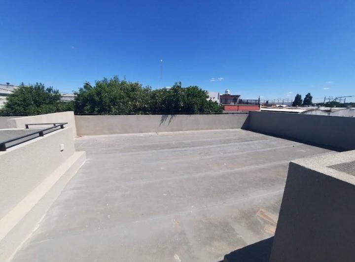 PH en venta con terraza a refaccionar o reciclar. Amplios 3 ambientes, en Barracas 1