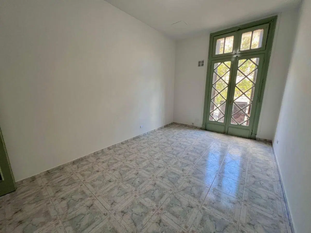 Edificio venta block subdividido local y 5 departamentos. Buena Renta. -Constitución- 2