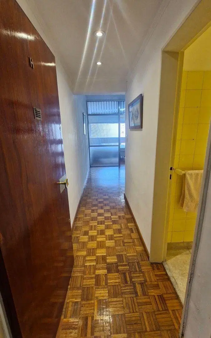 Oficina con recepcion y despacho privado. Muy luminosa y silenciosa 4
