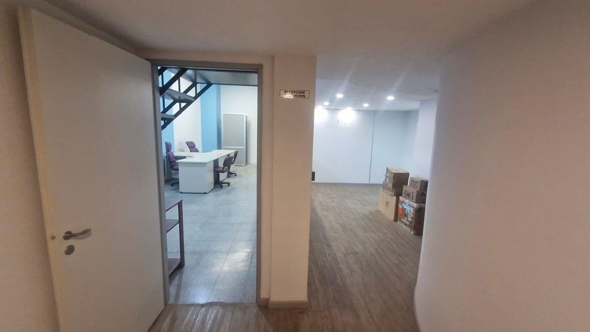 Foto de Oficina en venta 119 m2, planta baja y entrepiso. Ambientes libres., imagen 4