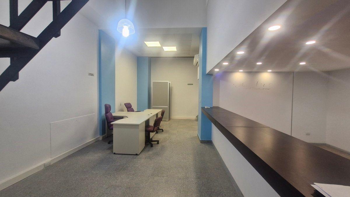 Foto de Oficina en venta 119 m2, planta baja y entrepiso. Ambientes libres., imagen 1