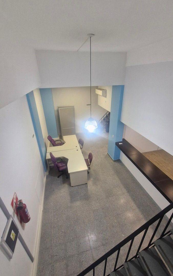 Foto de Oficina en venta 119 m2, planta baja y entrepiso. Ambientes libres., imagen 3