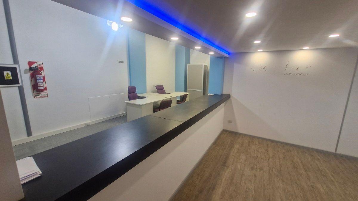 Foto de Oficina en venta 119 m2, planta baja y entrepiso. Ambientes libres., imagen 2