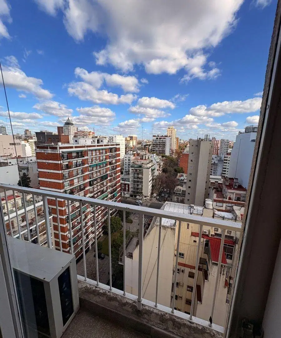 monoambiente con balcon frances A/C super luminoso 2