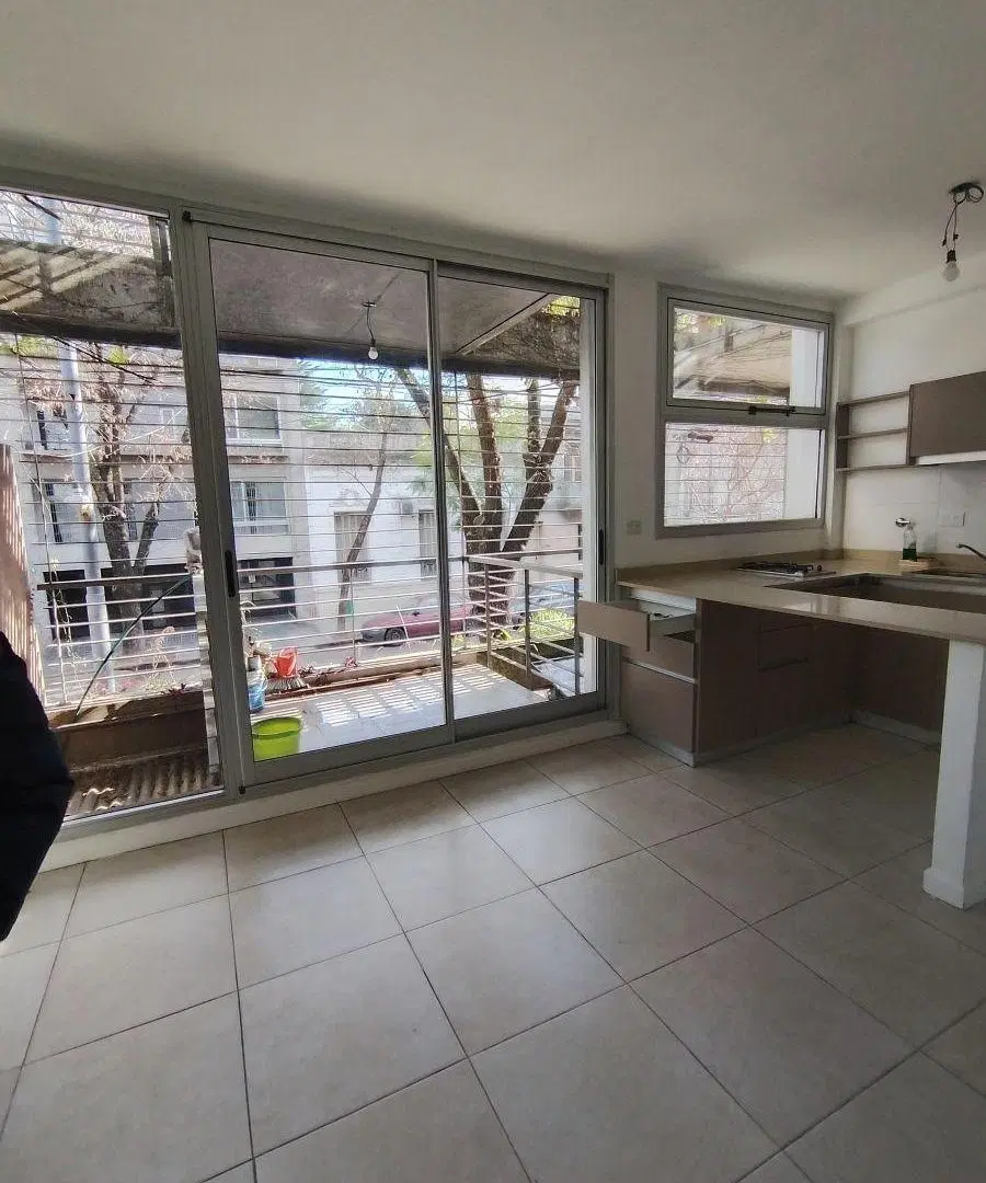 ambiente muy amplio balcon y cochera 1