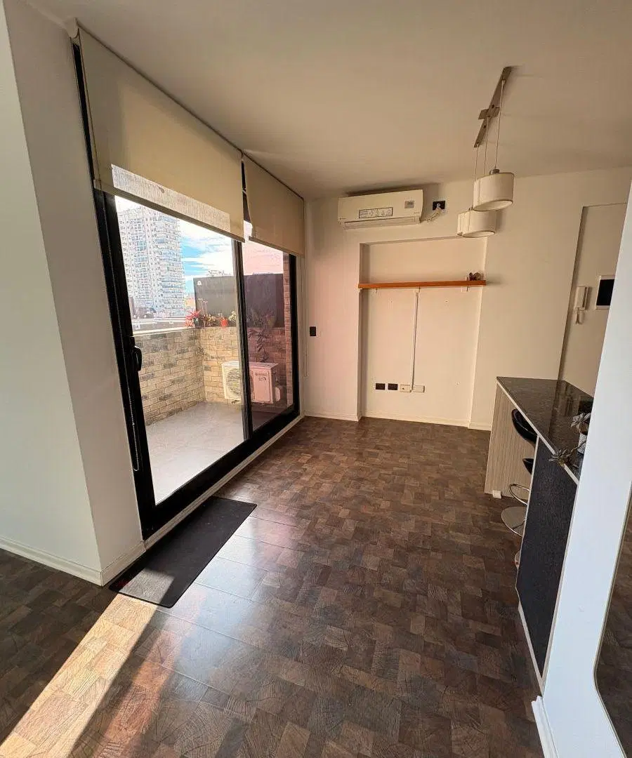 hermosos ambientes con terraza y balcon , pileta, sum, laudry 5