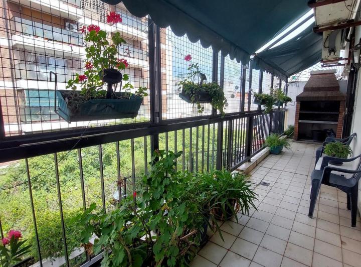 Piso de 5 ambientes con cochera y parrilla - Barrio Norte 4