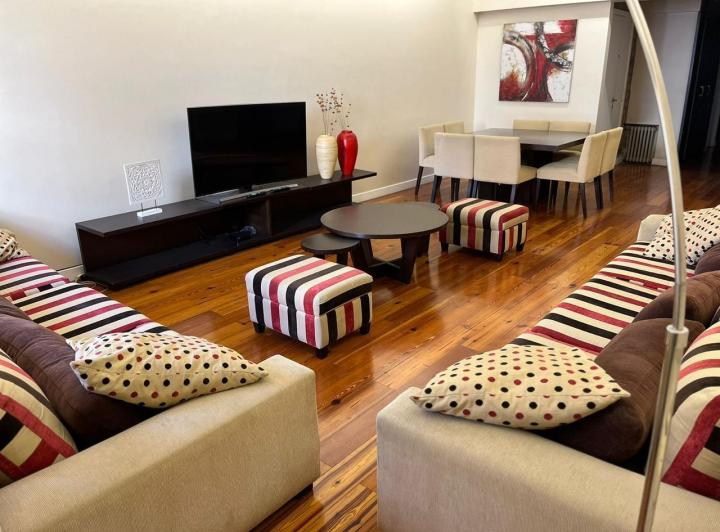 OPORTUNIDAD POR VIAJE! 6 AMBIENTES CON COCHERA - BARRIO NORTE 2