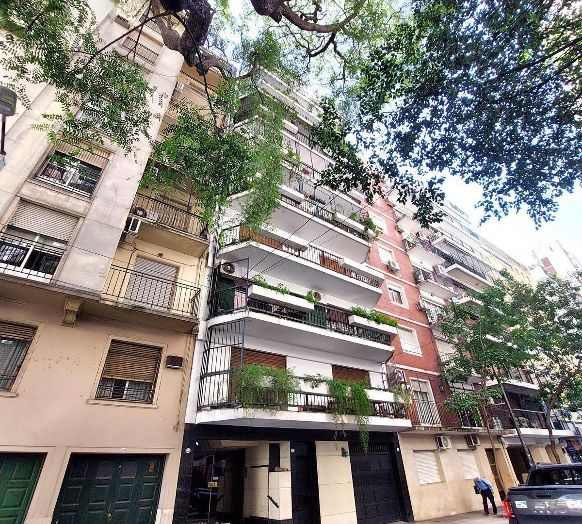Piso de 5 ambientes con cochera y parrilla - Barrio Norte