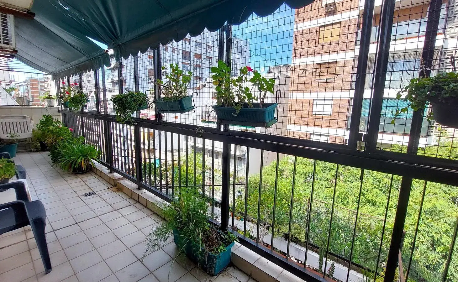 Piso de 5 ambientes con cochera y parrilla - Barrio Norte 2