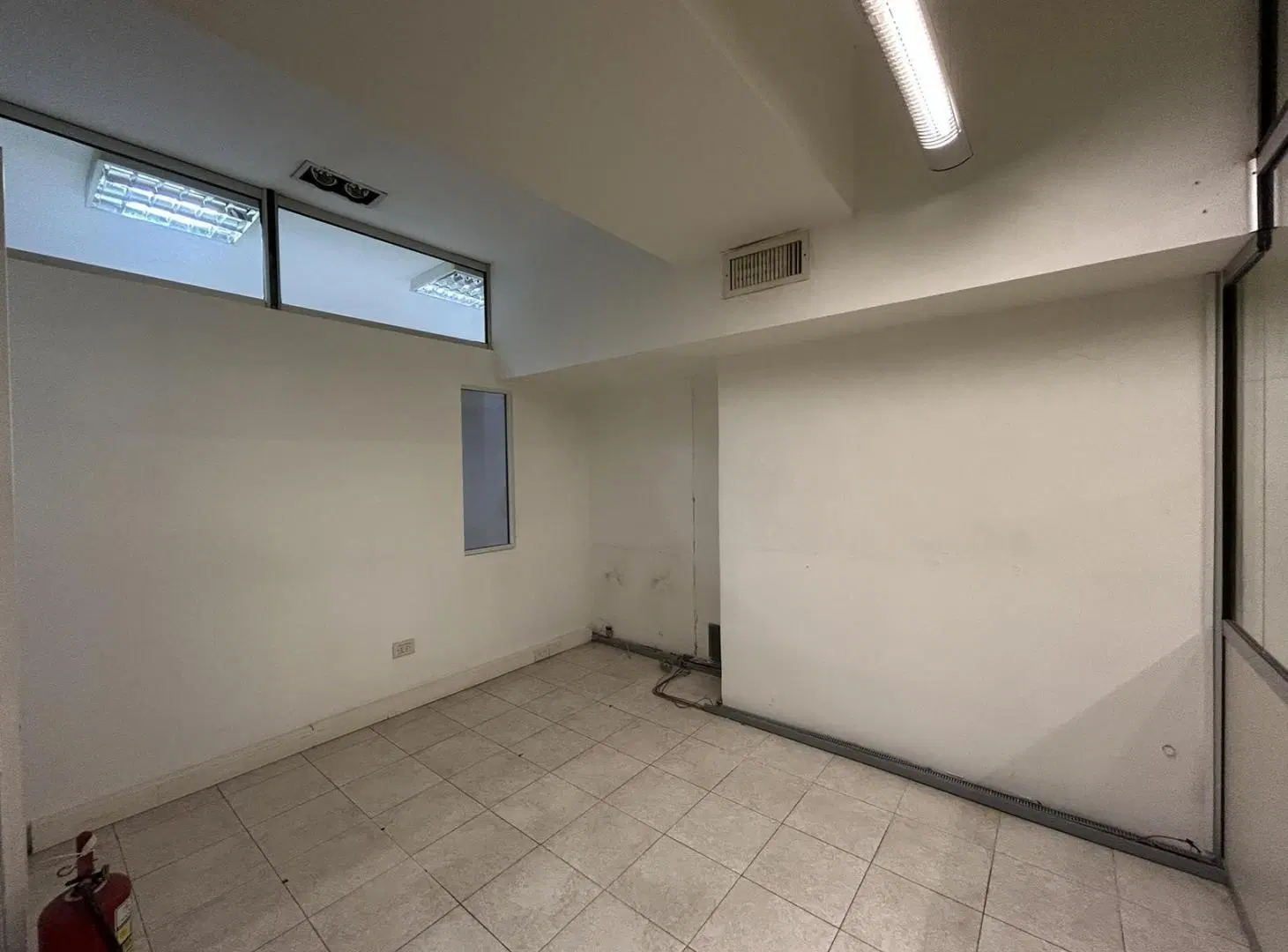 OPORTUNIDAD - VENTA - LOCAL AMPLIO 132 m2 tot  - TRIBUNALES 3