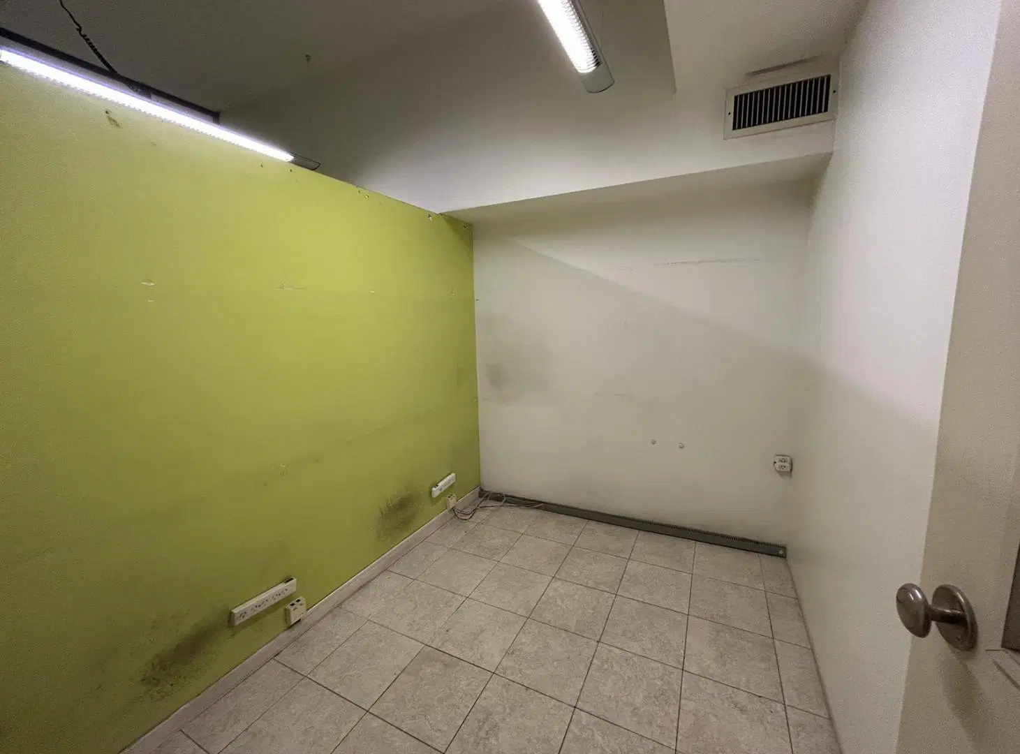 OPORTUNIDAD - VENTA - LOCAL AMPLIO 132 m2 tot  - TRIBUNALES 4