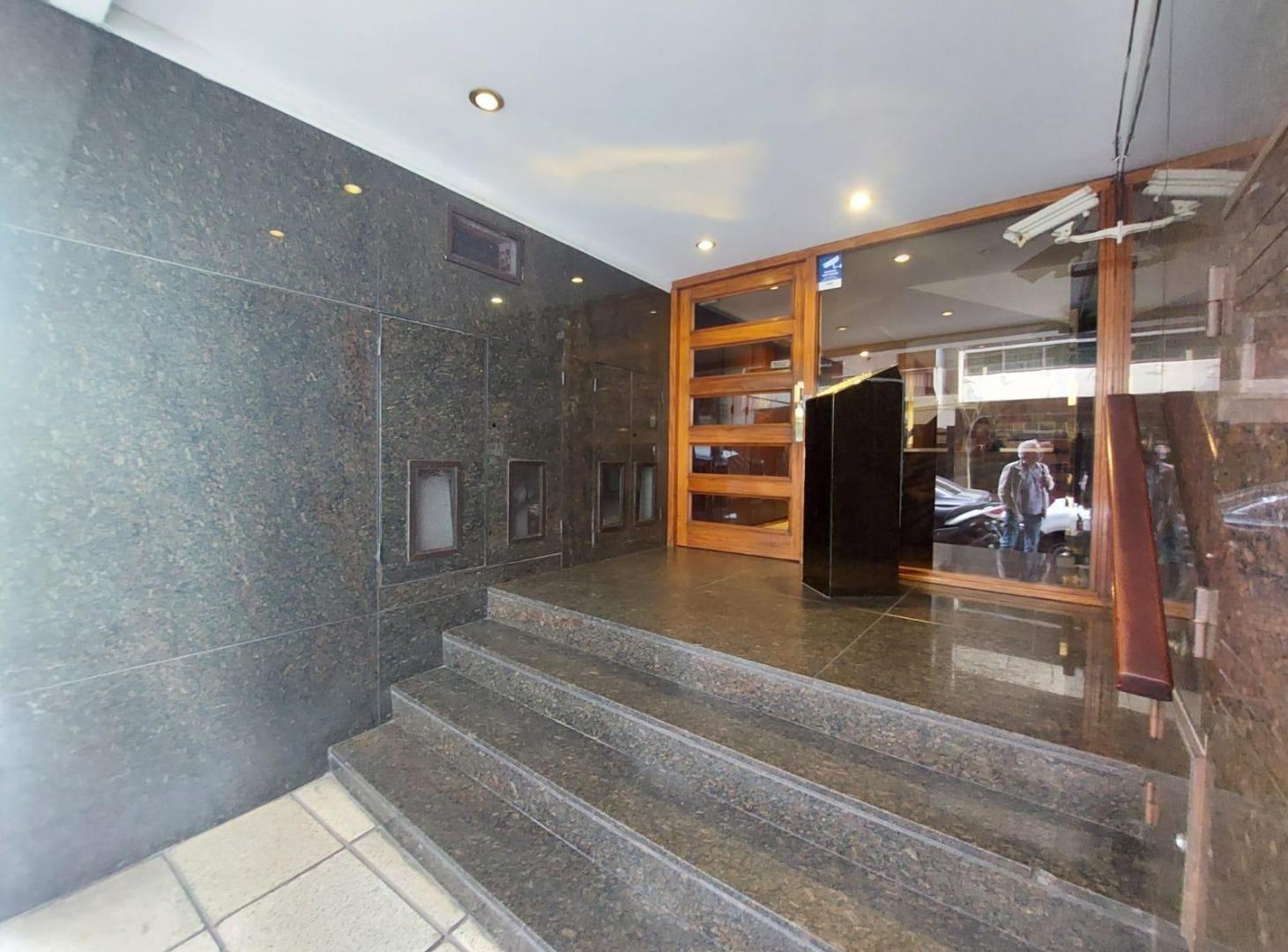 Foto de Monoambiente en alquiler Recoleta, 7mo piso al frente con balcón - 28 m², imagen 2