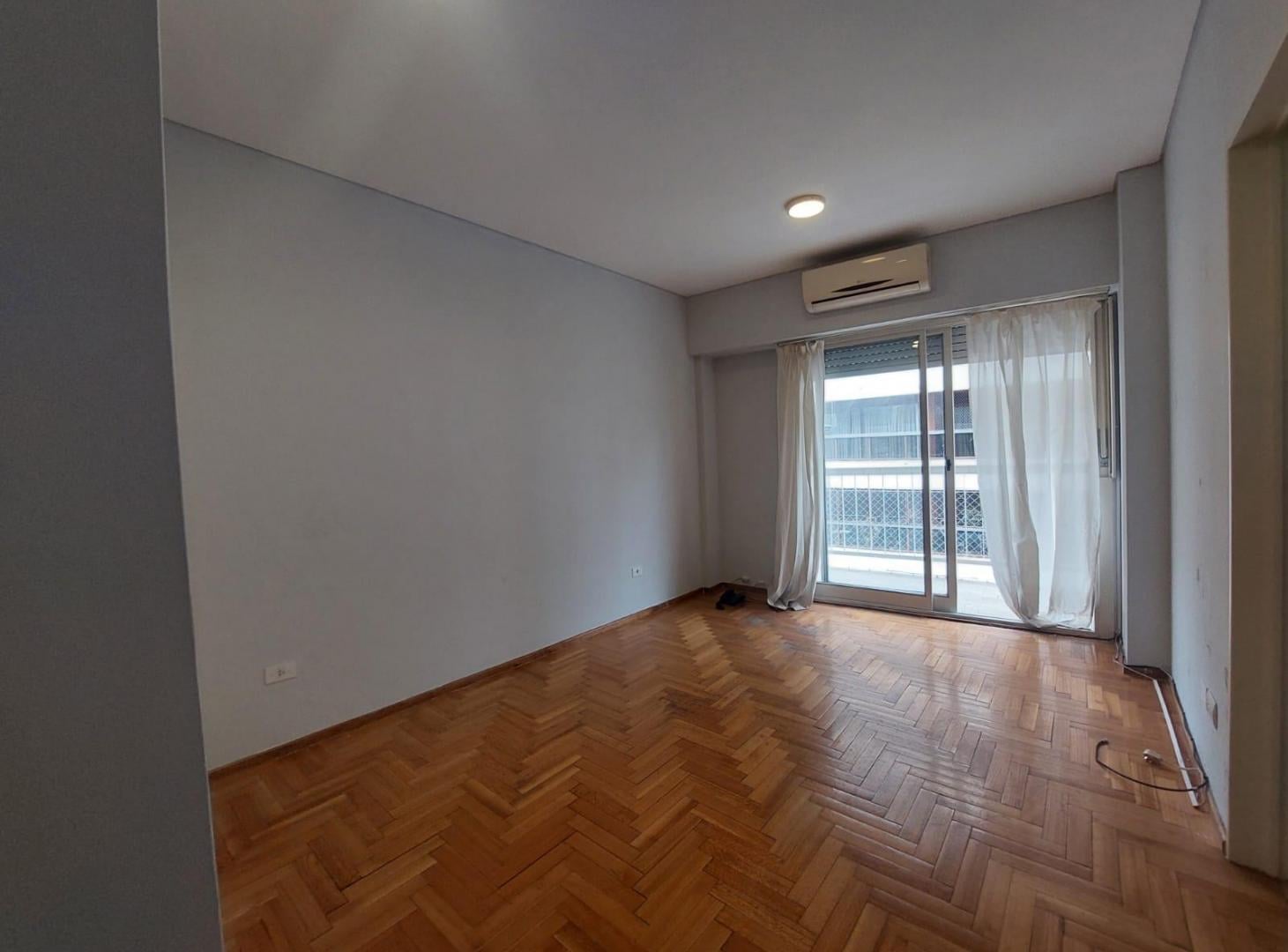 Foto de Monoambiente en alquiler Recoleta, 7mo piso al frente con balcón - 28 m², imagen 1