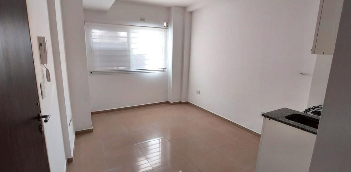 Foto de VENTA - DEPARTAMENTO CON PATIO - OPORTUNIDAD - PALERMO, imagen 3