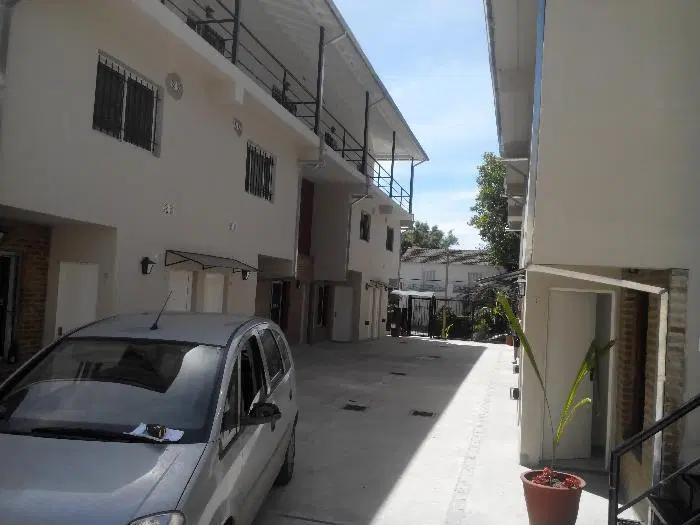 Departamento 3 AMB CON PATIO Y cochera. tigre. tacuari 255. todo incluido( no abona expensas. abl 1