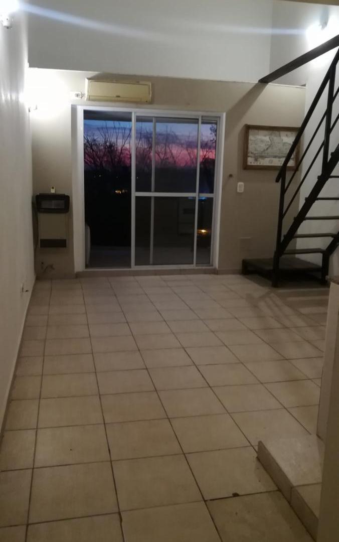 Foto de DEPTO 2 AMB.CON COCHERA TIPO LOFT. AMPLIO . PISCINA Y PARRILLA EN COMUN, imagen 2