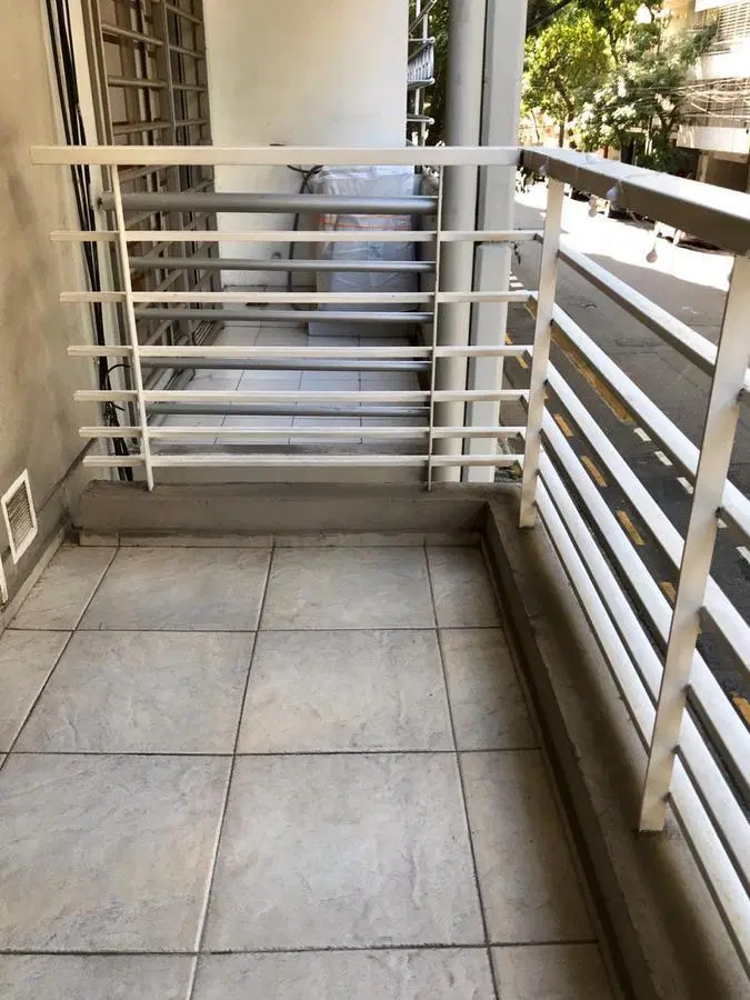 DEPTO. DE 2 AMBIENTES AL FRENTE CON BALCON Y PATIO CUBIERTO 3
