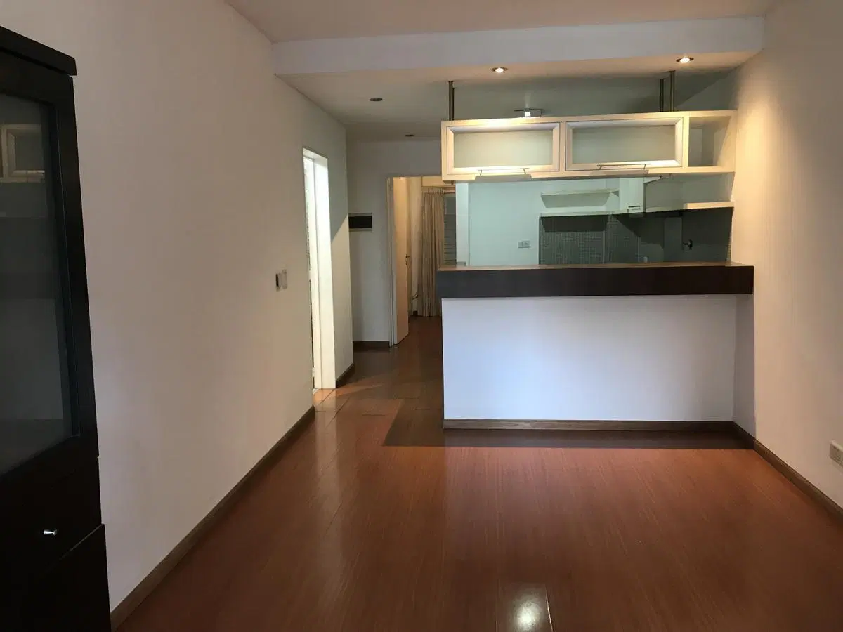 DEPTO. DE 2 AMBIENTES AL FRENTE CON BALCON Y PATIO CUBIERTO 2