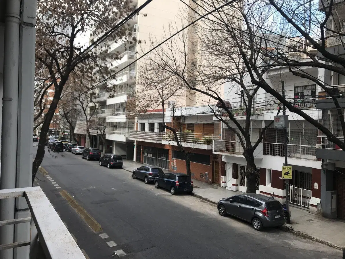 DEPTO. DE 2 AMBIENTES AL FRENTE CON BALCON Y PATIO CUBIERTO 4
