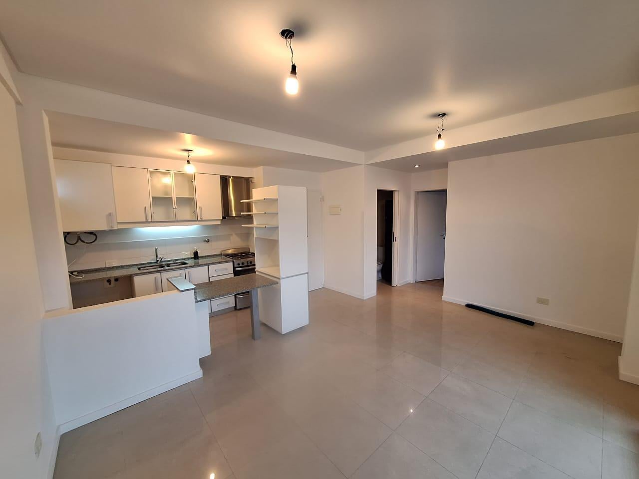 Foto de SEMIPISO 2 AMB c/baño y Toilette - balcón, imagen 4