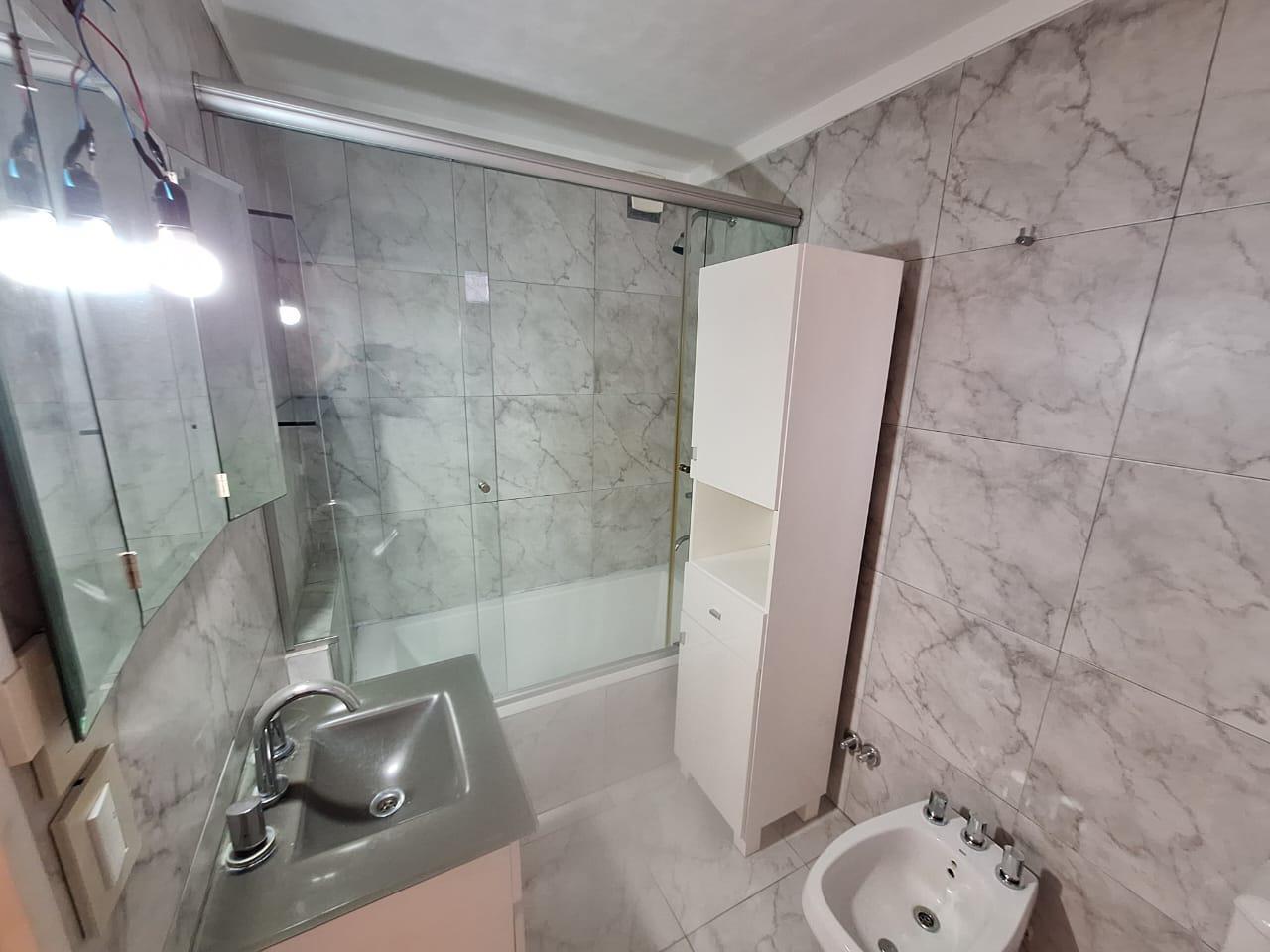 Foto de SEMIPISO 2 AMB c/baño y Toilette - balcón, imagen 3