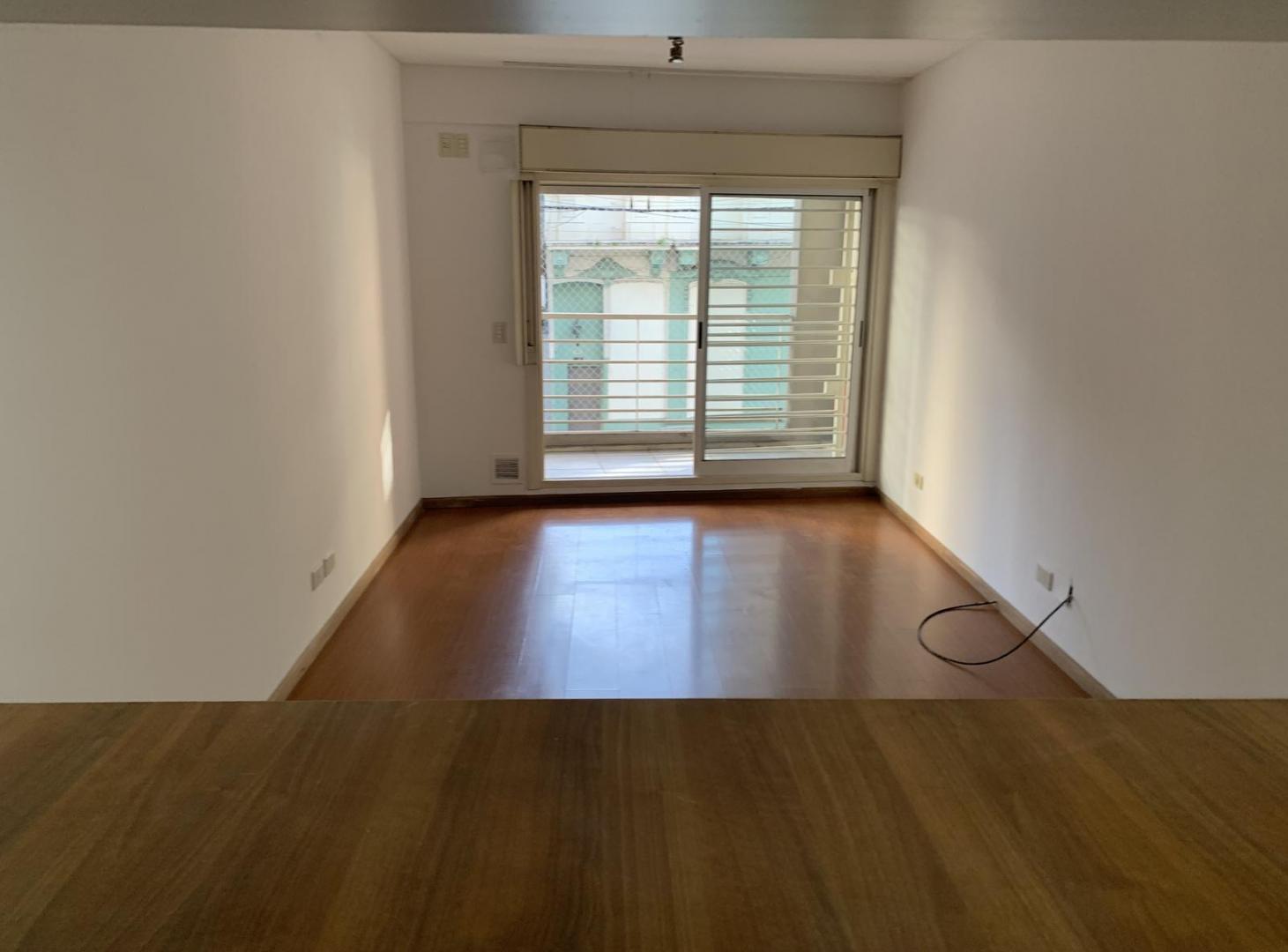 Foto de DEPTO. DE 2 AMBIENTES AL FRENTE CON BALCON Y PATIO CUBIERTO, imagen 4