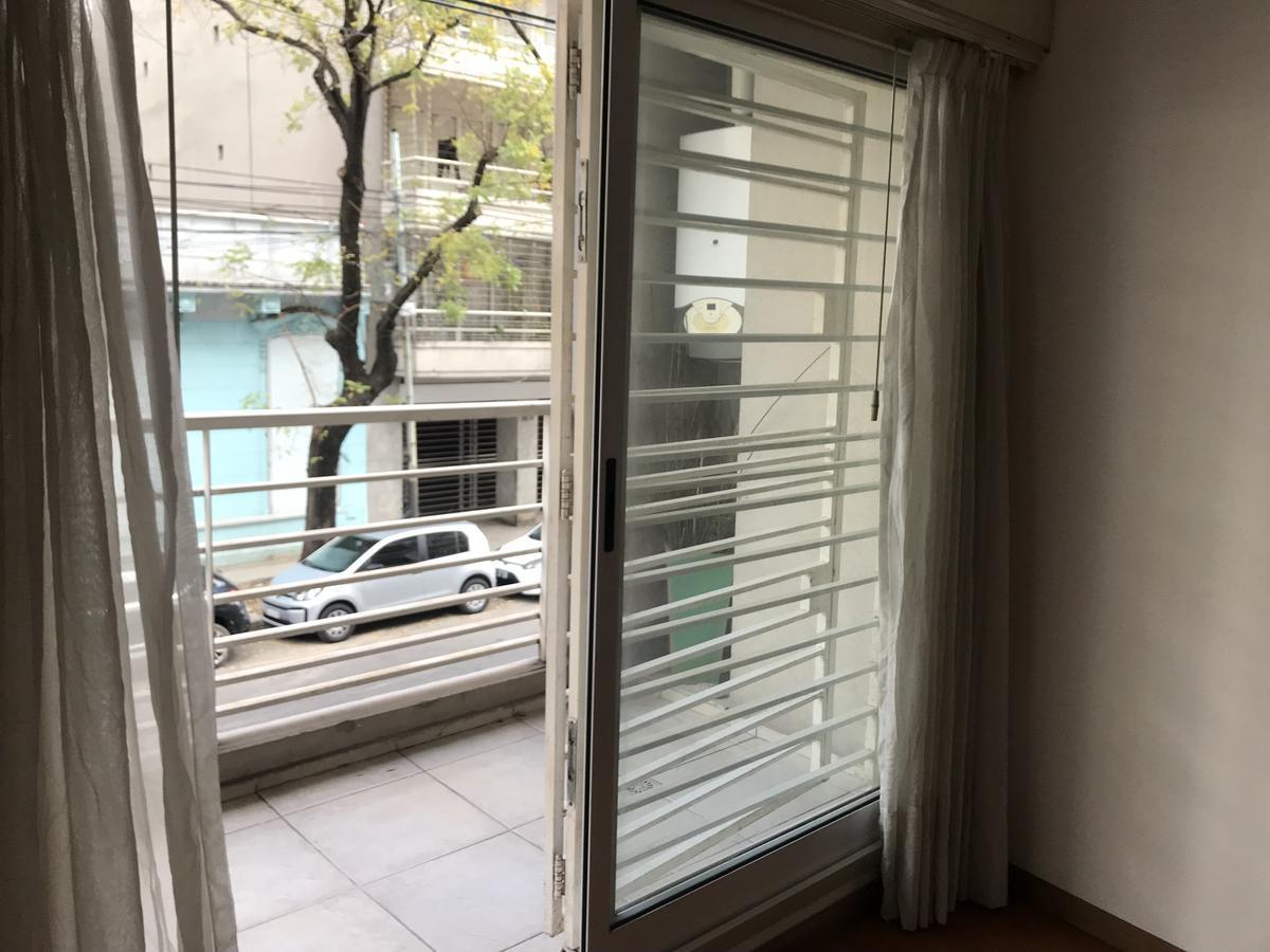 Foto de DEPTO. DE 2 AMBIENTES AL FRENTE CON BALCON Y PATIO CUBIERTO, imagen 2